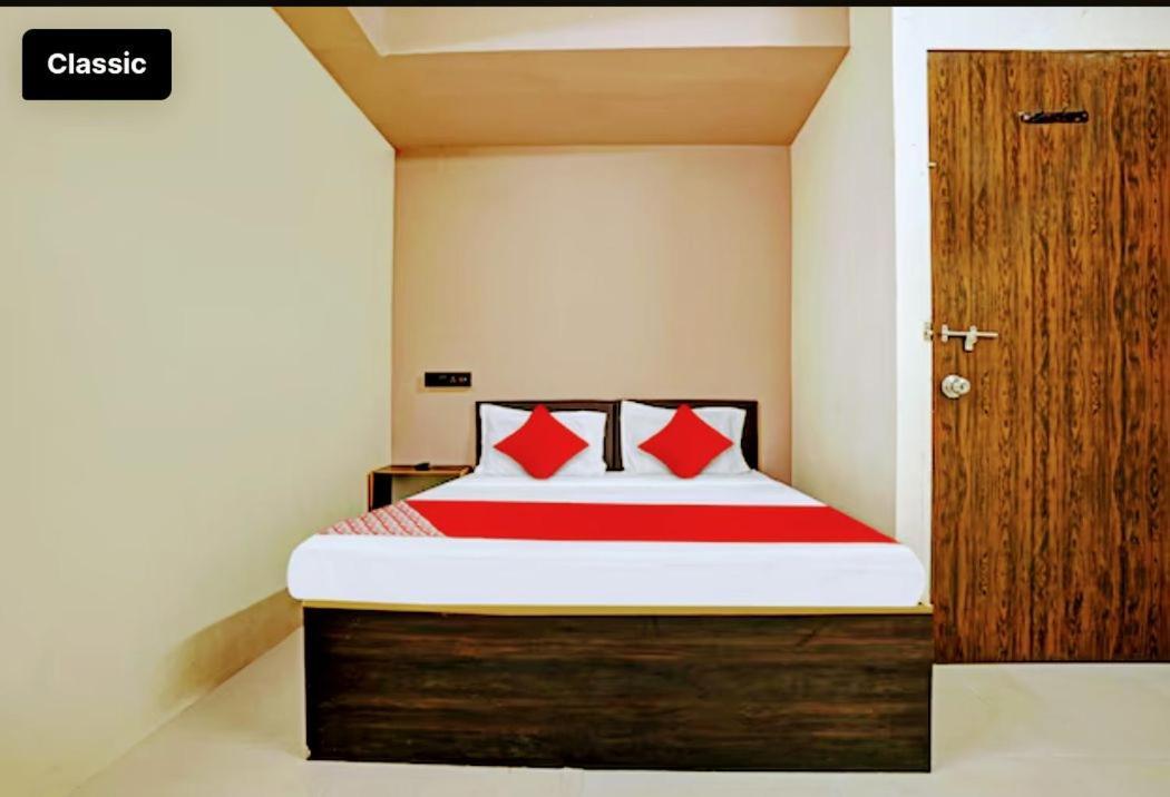 Hotel Welcome, Vip Road Vesu Сурат Экстерьер фото